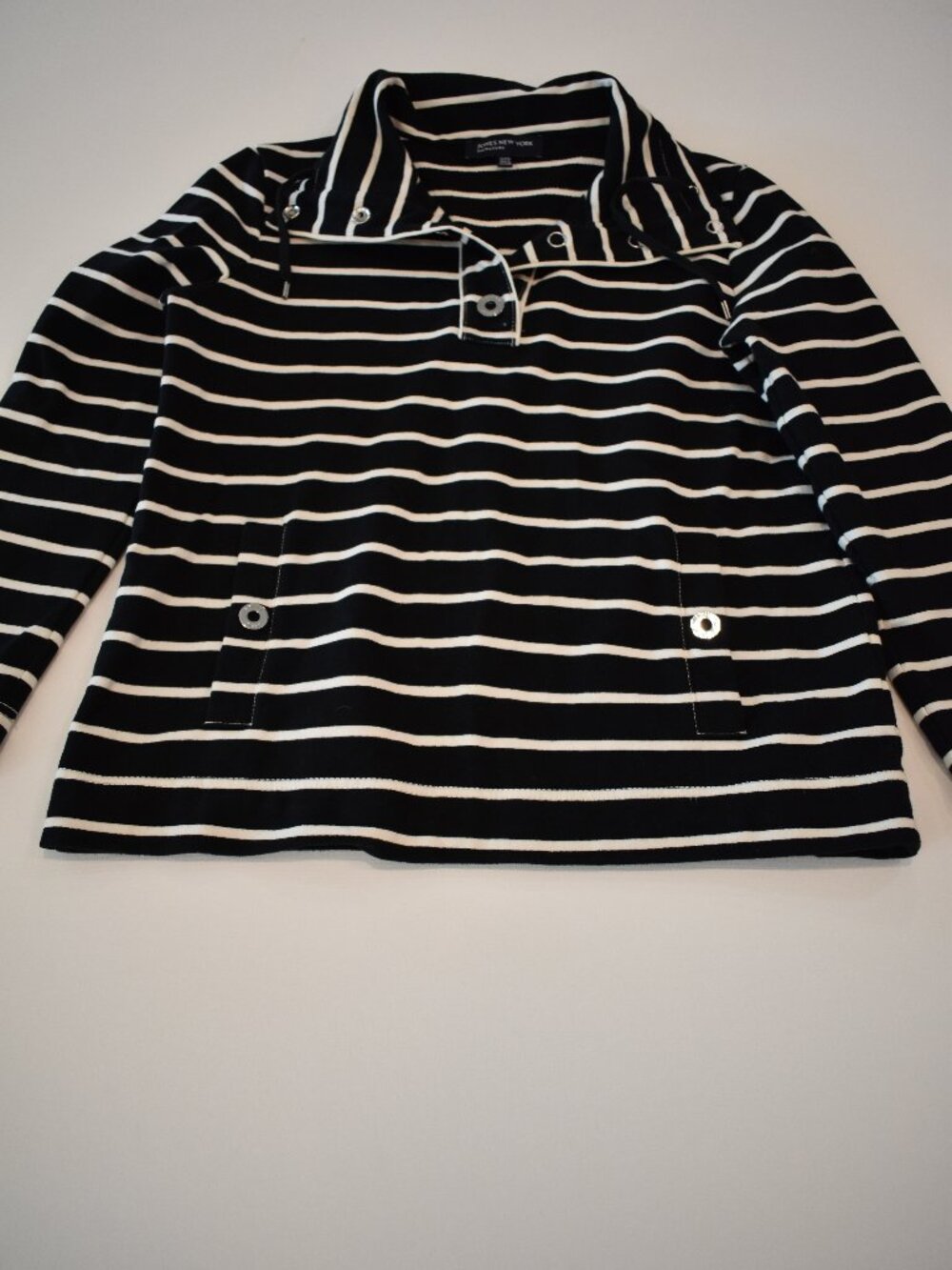 Small Jones New York Signature Women's Black White Stripe Pullover Collared Top